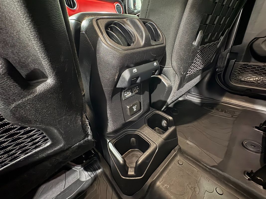 Used 2021 Jeep Wrangler Unlimited Rubicon AWD/4WD image 39
