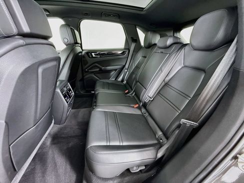 Certified 2023 Porsche Cayenne AWD/4WD image 23