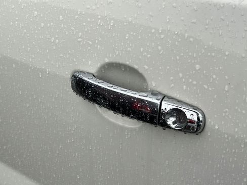 Used 2014 GMC Acadia SLE image 16