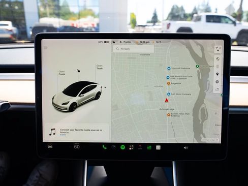 Used 2020 Tesla Model 3 Standard Range Plus RWD image 12