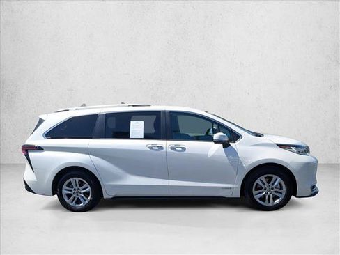 Used 2021 Toyota Sienna Limited AWD/4WD image 4