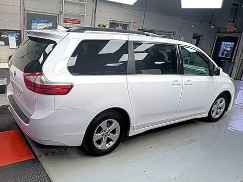 Used 2019 Toyota Sienna LE image 3