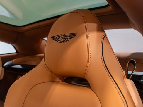 Used 2025 Aston Martin Vanquish image 37