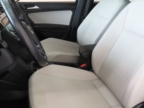 Used 2020 Volkswagen Tiguan SE R-Line image 12