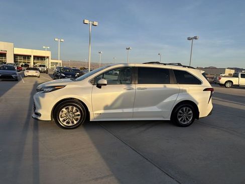 Used 2021 Toyota Sienna XLE w/ XLE Plus Package image 8