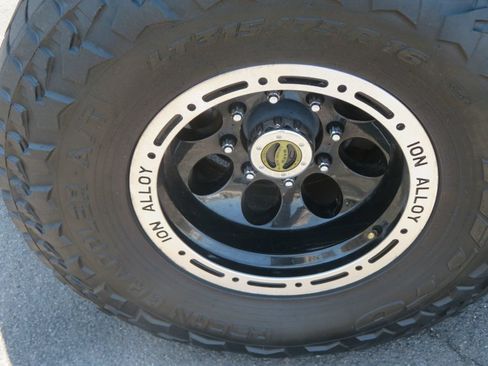 Used 2002 Ford F250 XLT AWD/4WD image 15