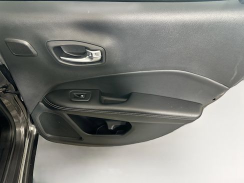 Used 2021 Jeep Compass Latitude w/ Sun and Sound Group AWD/4WD image 29