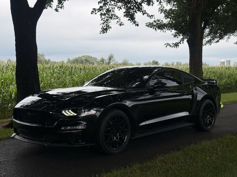 Used 2018 Ford Mustang GT RWD image 4
