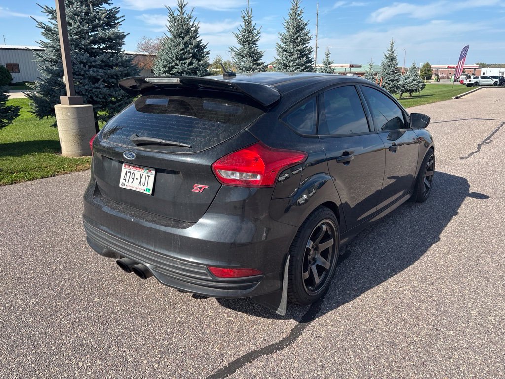 Used 2015 Ford Focus ST w/ Equipment Group 401A FWD image 3
