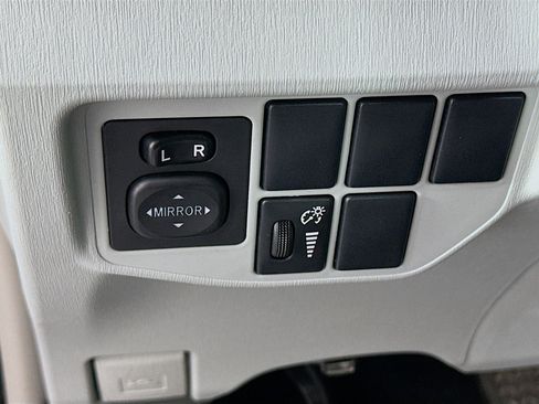 Used 2014 Toyota Prius Three w/ Preferred Accessory Package FWD image 16