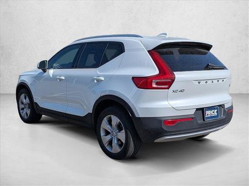 Used 2022 Volvo XC40 T4 Momentum FWD image 7