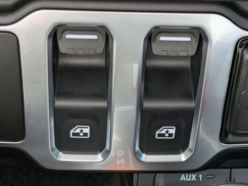 Used 2026 Jeep Wrangler Sport AWD/4WD image 22