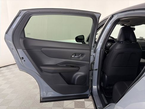 Used 2025 Nissan Ariya AWD image 12