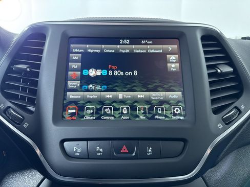 Used 2023 Jeep Cherokee Altitude Lux AWD/4WD image 17