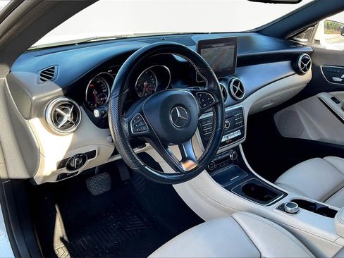 Used 2019 Mercedes-Benz CLA 250 4MATIC w/ Premium Package image 18