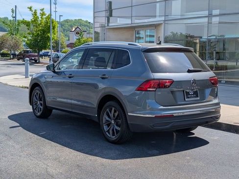 Used 2022 Volkswagen Tiguan SE image 3