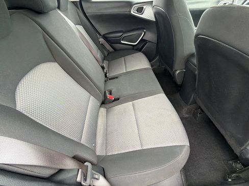 Used 2025 Kia Soul LX w/ LX Technology Package FWD image 33