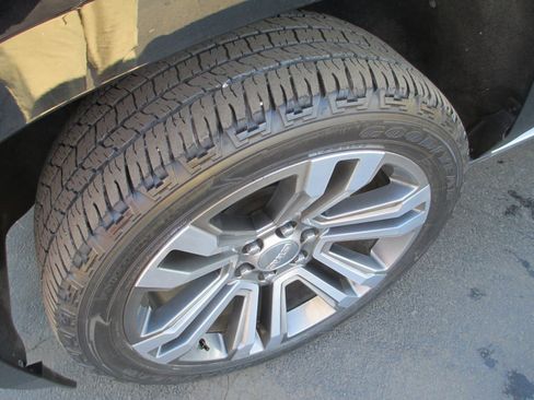 Used 2018 GMC Yukon Denali w/ Denali Ultimate Package image 12