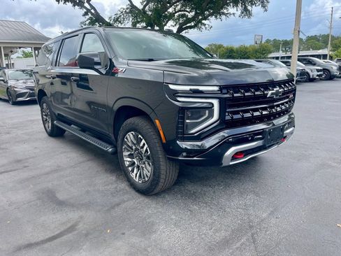 Used 2025 Chevrolet Suburban Z71 AWD/4WD image 7