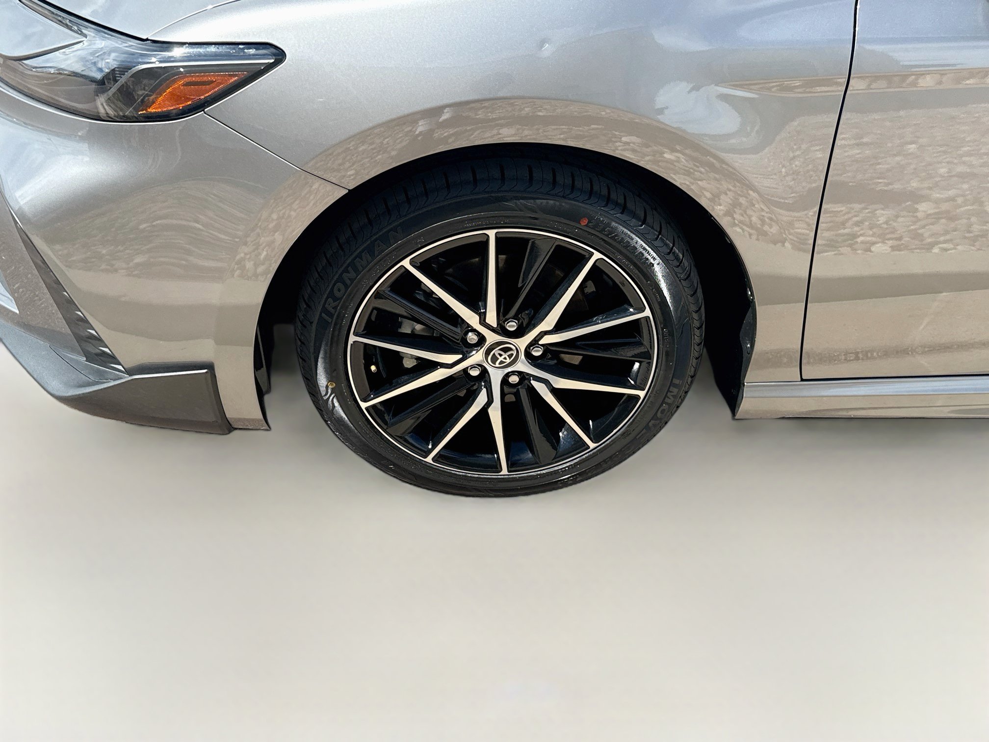 Used 2025 Toyota Camry SE FWD image 11