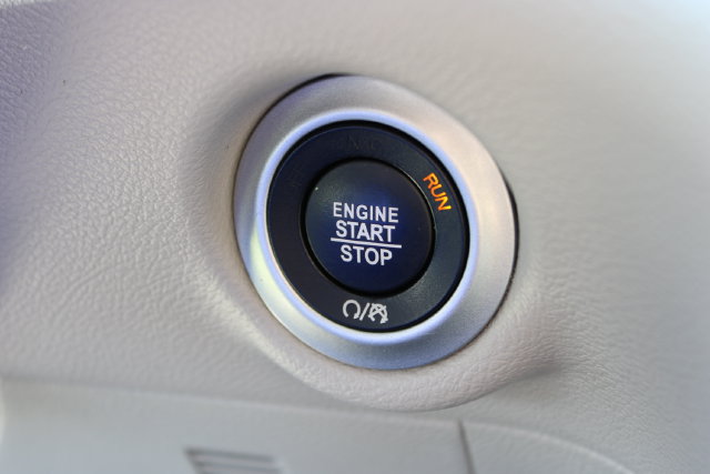 Used 2018 Chrysler Pacifica Touring-L w/ Tire & Wheel Group FWD image 17