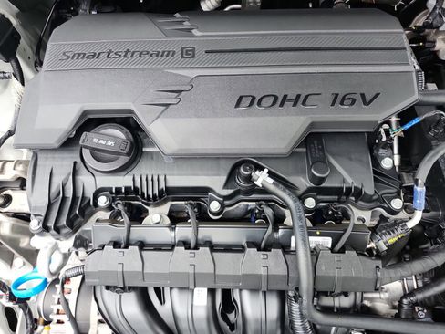 Certified 2025 Hyundai Elantra Sport FWD image 21