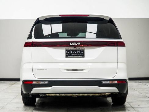 Used 2024 Kia Carnival LX FWD image 11