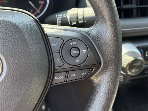 Used 2025 Toyota RAV4 XLE FWD image 35