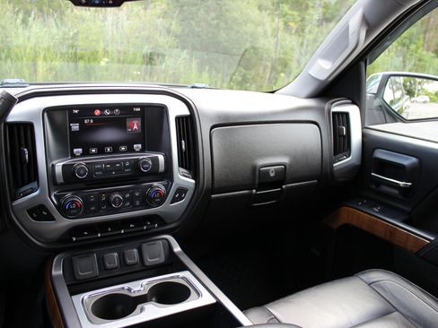 Used 2014 GMC Sierra 1500 SLT w/ Suspension Package, Off-Road AWD/4WD image 19