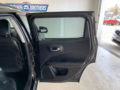 Used 2019 Jeep Compass Latitude w/ Cold Weather Group AWD/4WD image 25