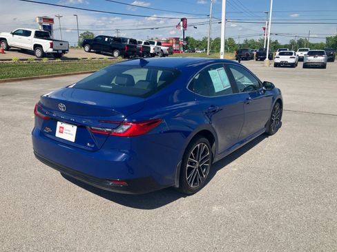 Used 2025 Toyota Camry XLE FWD image 8