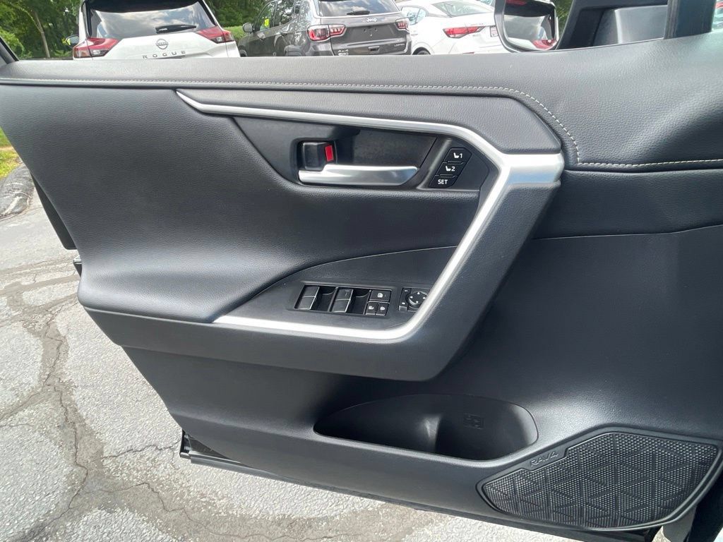 Used 2021 Toyota RAV4 Limited AWD/4WD image 9
