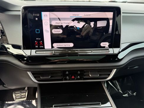 Used 2024 Volkswagen Atlas Cross Sport SEL R-Line image 12