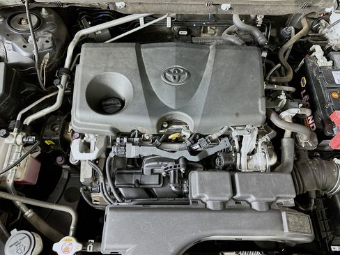Used 2019 Toyota RAV4 XLE FWD image 32