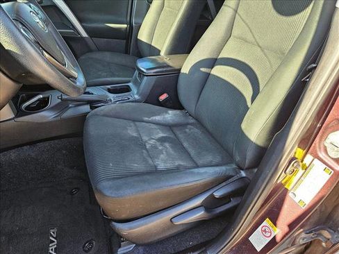 Used 2018 Toyota RAV4 LE image 15