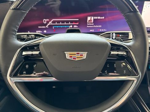 Certified 2025 Cadillac Escalade ESV Premium Luxury image 24