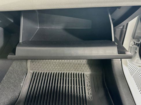 Used 2025 Toyota Corolla LE FWD image 31