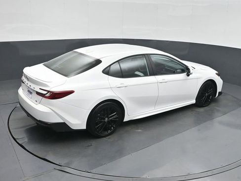 Used 2026 Toyota Camry SE FWD image 32