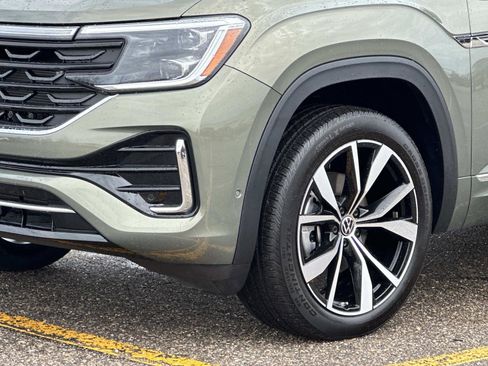 Used 2025 Volkswagen Atlas Cross Sport SEL Premium R-Line image 7