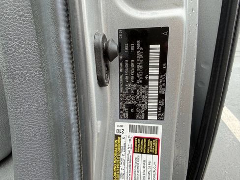Used 2024 Toyota Sienna Limited FWD image 8