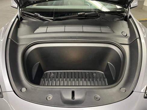 Used 2024 Tesla Model Y Long Range AWD/4WD image 28
