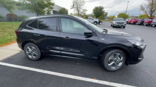 Certified 2023 Ford Escape ST-Line Select w/ Tech Pack #1 AWD/4WD image 9