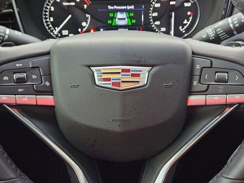 New 2025 Cadillac XT6 Luxury image 17