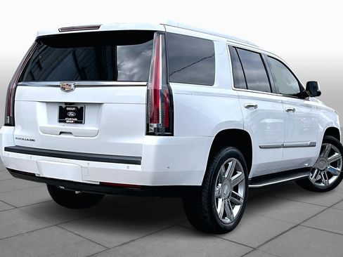 Used 2018 Cadillac Escalade Luxury image 12