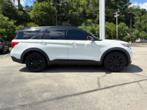 Used 2020 Ford Explorer Limited AWD/4WD image 4