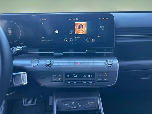 Used 2024 Hyundai Kona Limited image 18