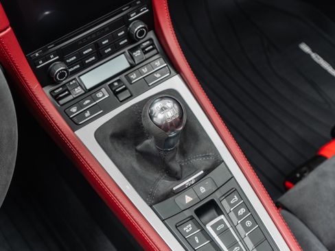 Used 2021 Porsche 718 Boxster Spyder RWD image 30