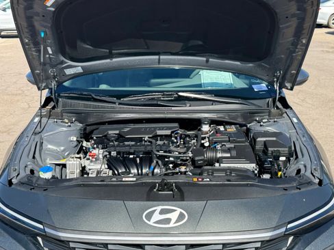 Used 2024 Hyundai Elantra SE FWD image 20