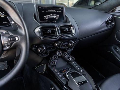 Used 2022 Aston Martin V8 Vantage Coupe RWD image 31