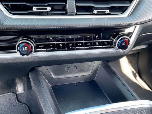 Used 2025 Chevrolet Equinox LT w/ Convenience Package II image 31